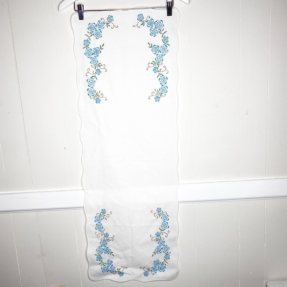 VTG Embroidered Table Runners Floral Butterflies - Picture 4 of 13